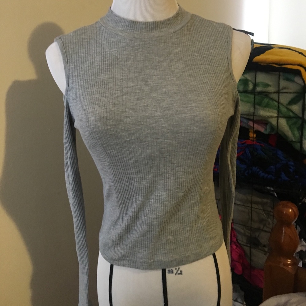 Cut off shoulder Knit shirt